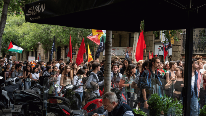 Studenter i Barcelona demonstrerar