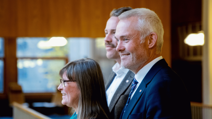 Karin Plejel (MP), Jonas Attenius (S) och Daniel Bernmar (V)