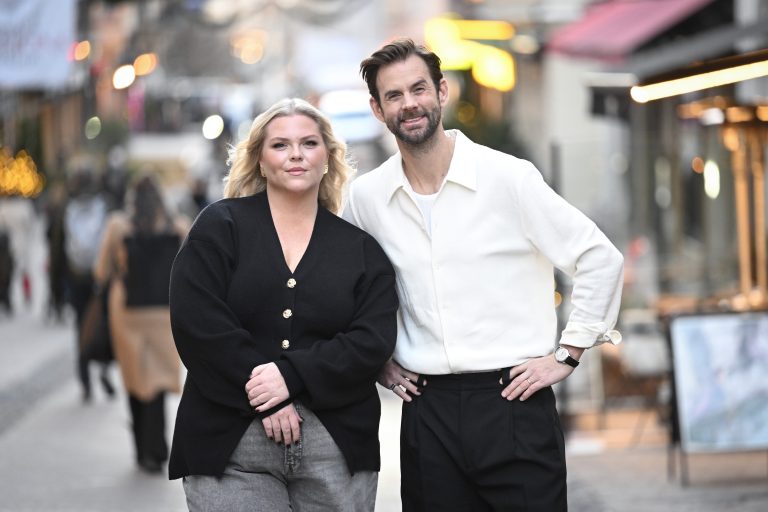 Pär Lernström och Johanna Nordström är programledare för Let’s dance 2025