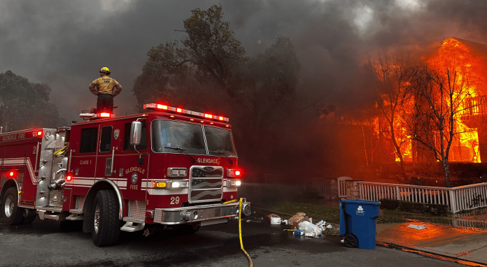 Tusentals byggnader har förstörts i Los Angeles