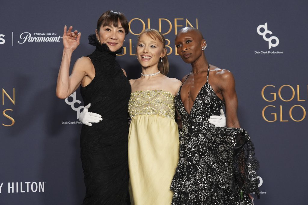 Michelle Yeoh, Ariana Grande, Cynthia Erivo på Golden Globes