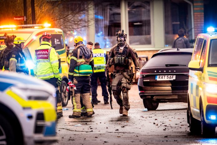 Polisens insats på eftermiddagen den 4 februari 2025 då en man dödade tio personer och sedan tog sitt liv på Campus Risbergska i Örebro