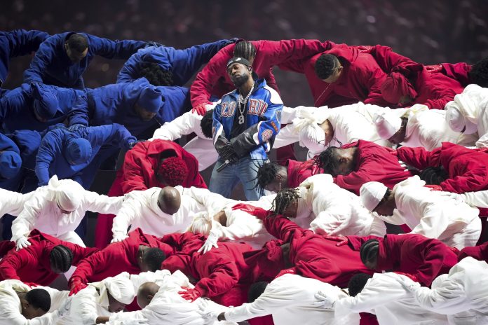 Kendrick Lamar på Super Bowls halftime show 2025